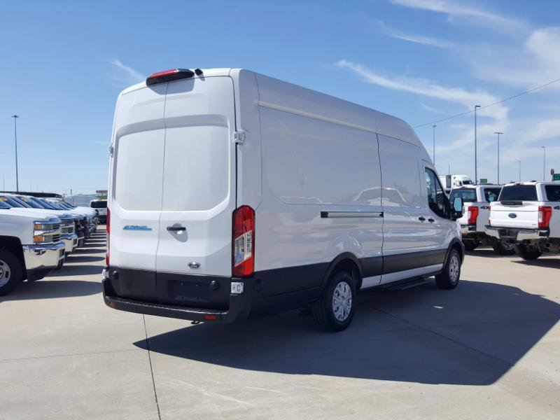 Used 2022 Ford E-Transit 148 High Roof Extended image 7