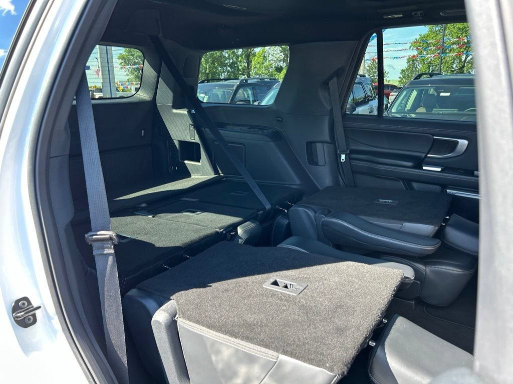 Used 2025 Ford Expedition Platinum w/ Stealth Performance Package AWD/4WD image 50