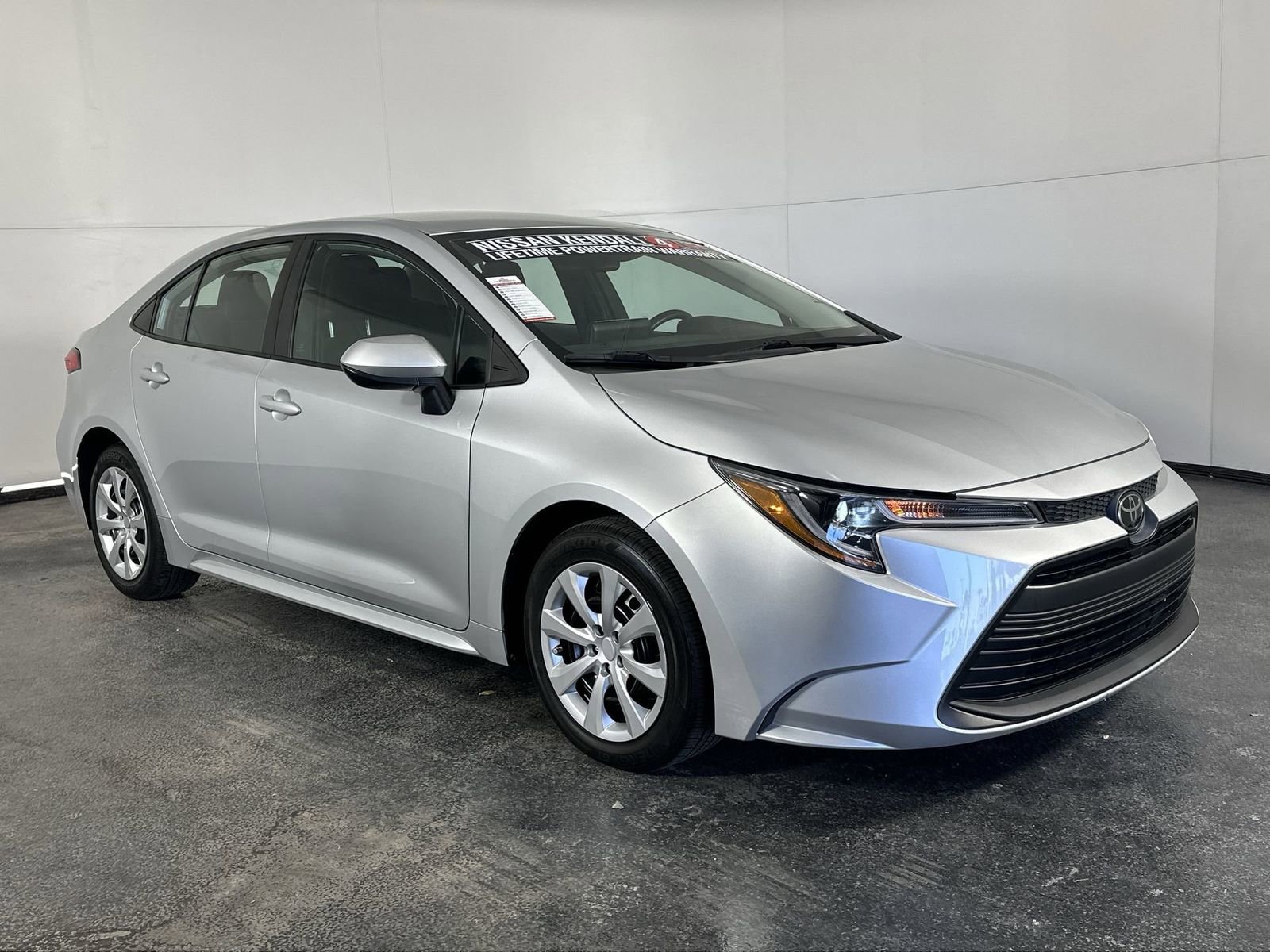 Used 2023 Toyota Corolla LE image 2