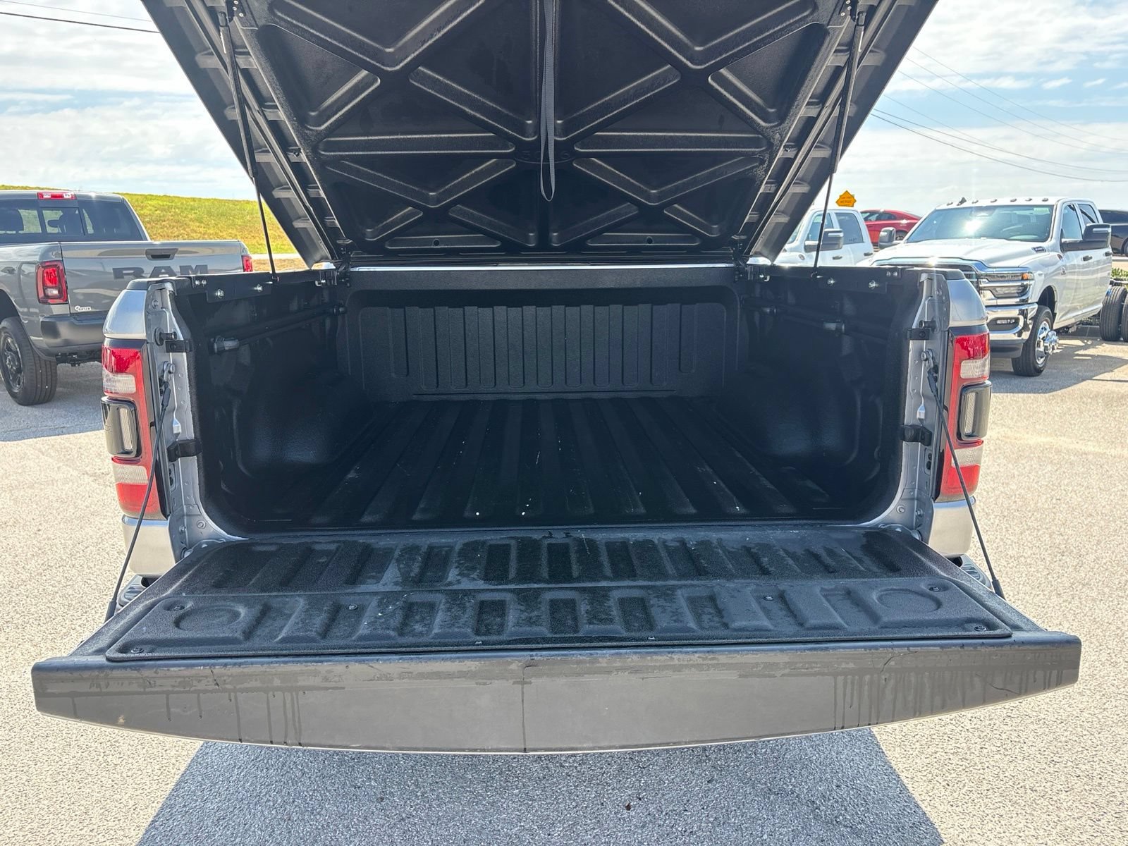 Used 2019 RAM 1500 Rebel w/ Rebel Level 2 Equipment Group AWD/4WD image 31