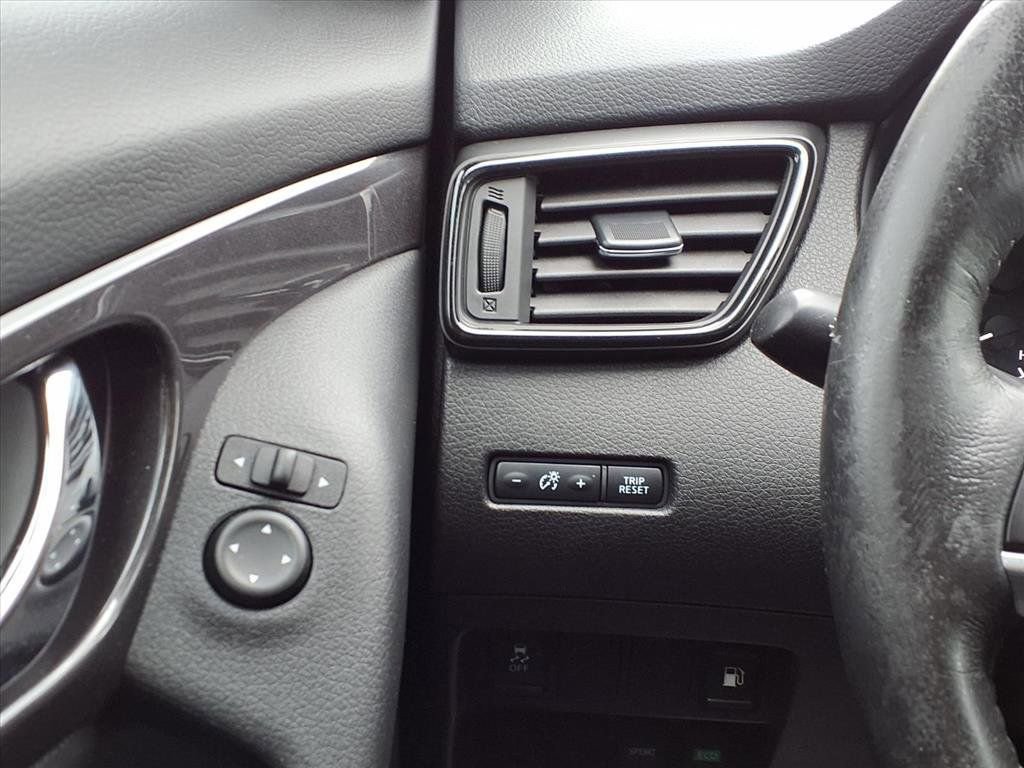 Used 2018 Nissan Rogue S w/ S Value Package image 19