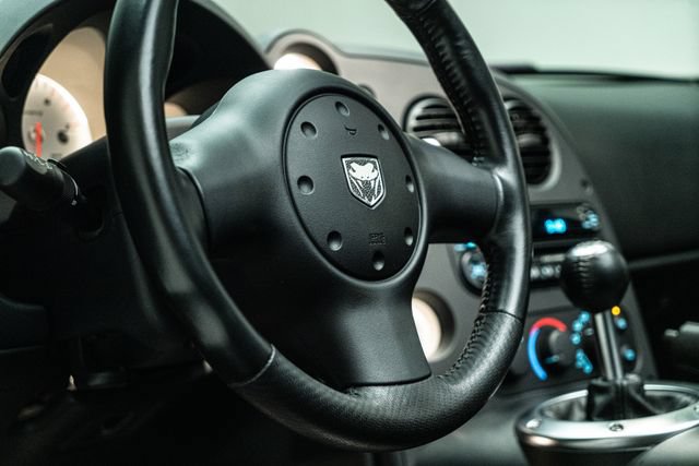 Used 2004 Dodge Viper SRT-10 RWD image 23