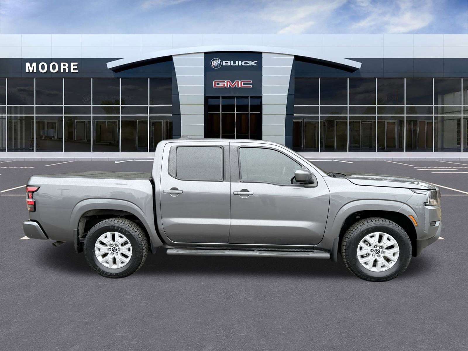 Used 2022 Nissan Frontier SV image 2