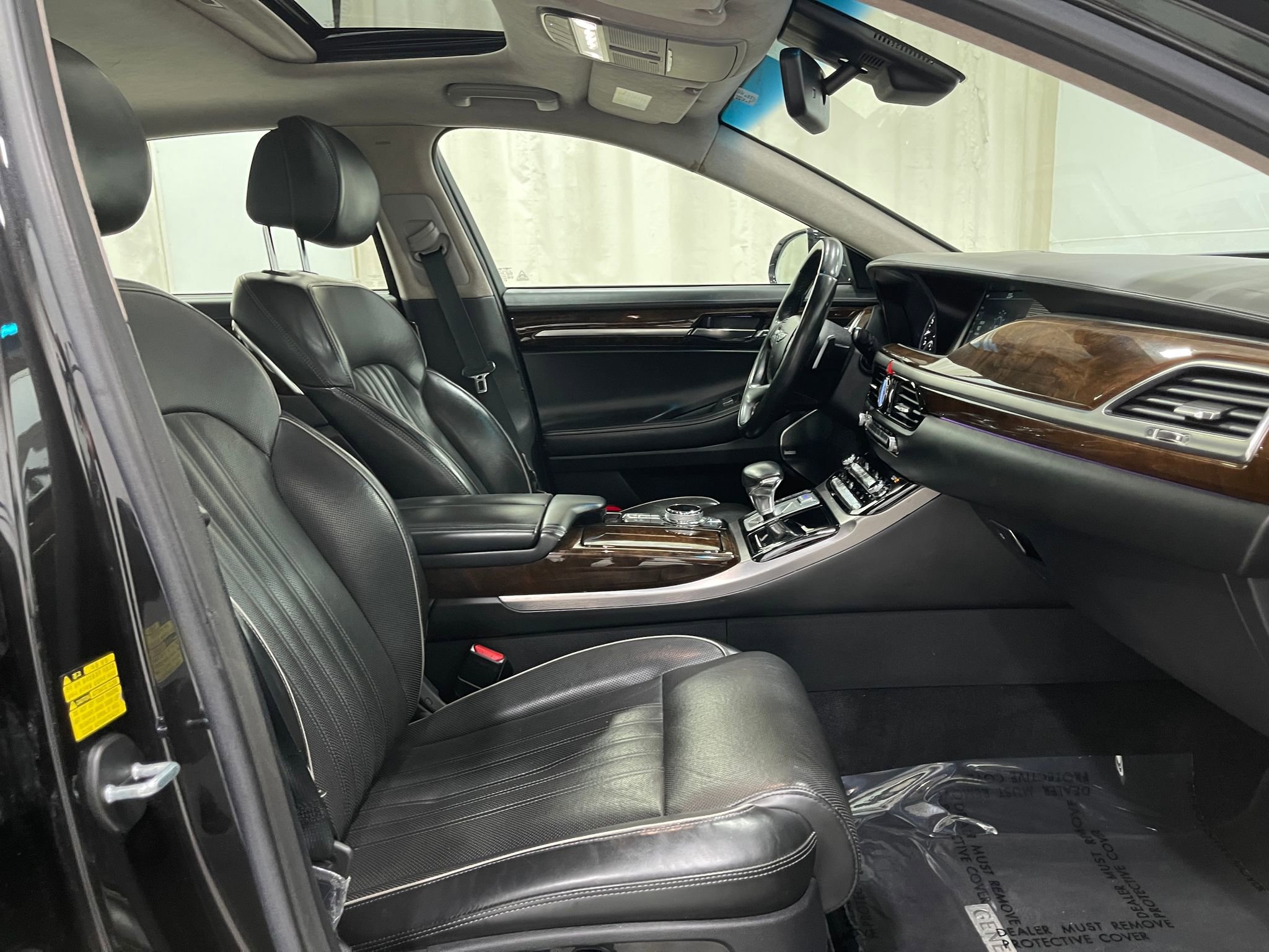 Used 2018 Genesis G90 3.3T Premium AWD/4WD image 32