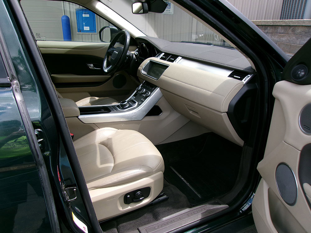 Used 2017 Land Rover Range Rover Evoque SE image 8