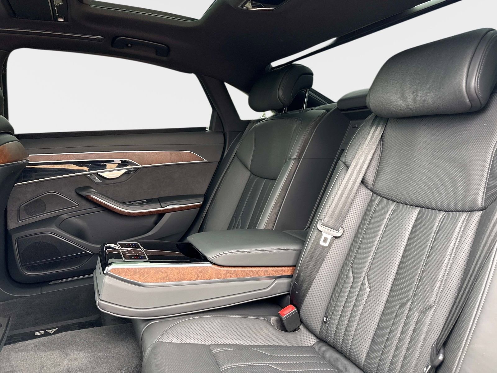 Used 2023 Audi A8 L 3.0T image 12