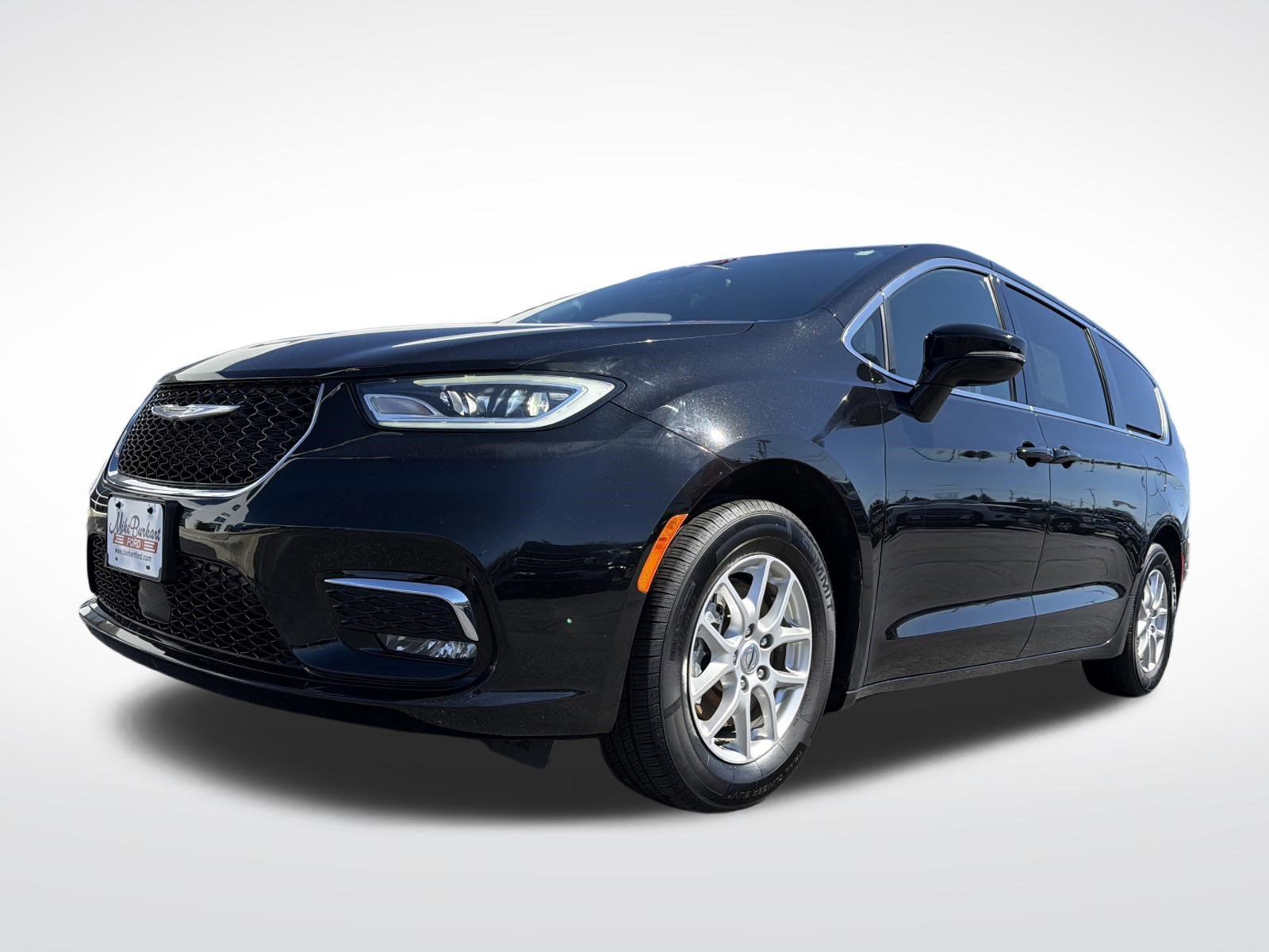 Used 2025 Chrysler Pacifica Select FWD image 2