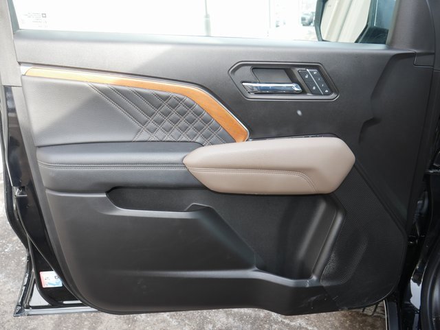 Used 2023 GMC Canyon Denali w/ Denali Black Edition image 15