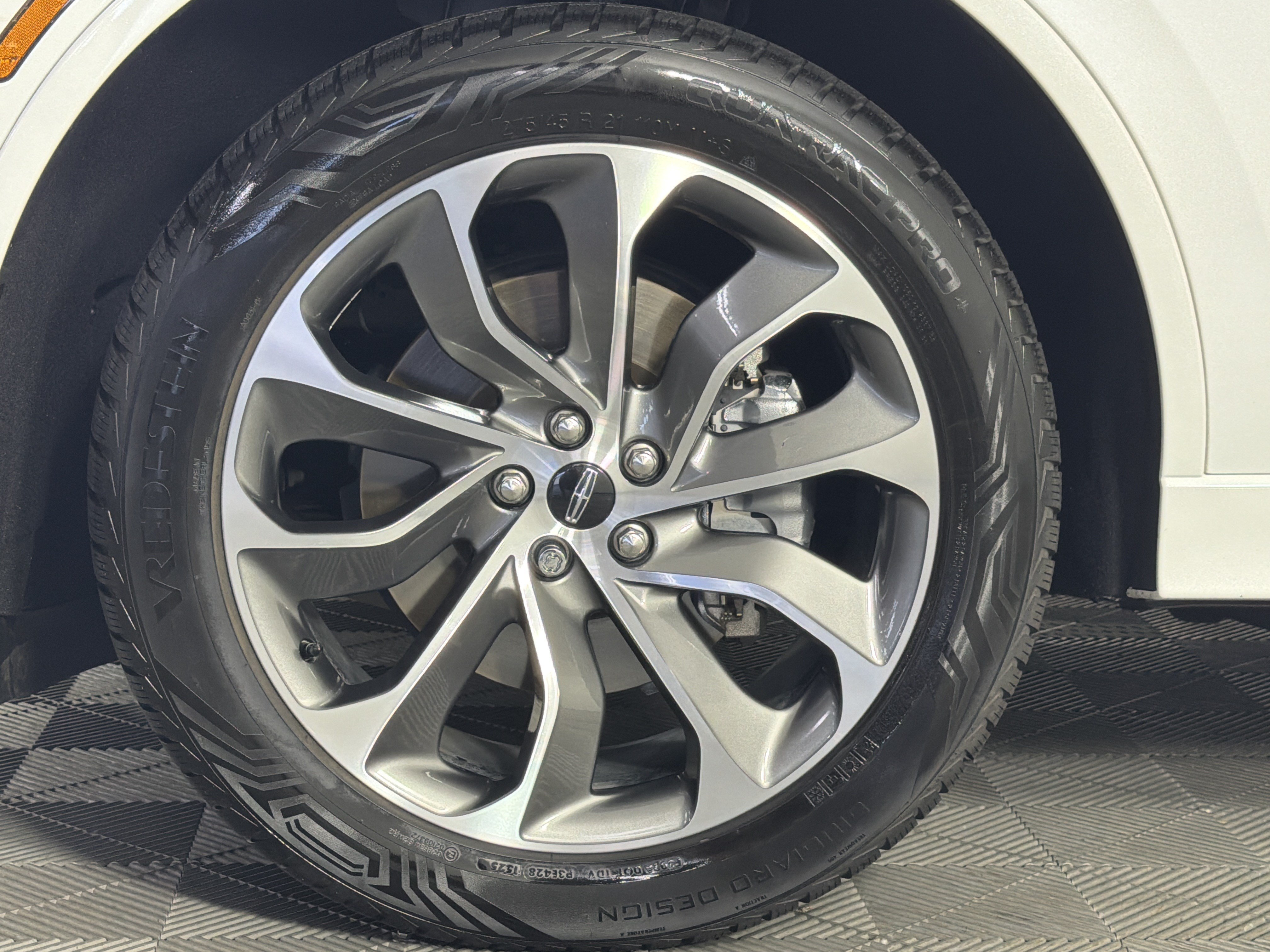 Used 2020 Lincoln Aviator Grand Touring w/ Elements Package Plus AWD/4WD image 5