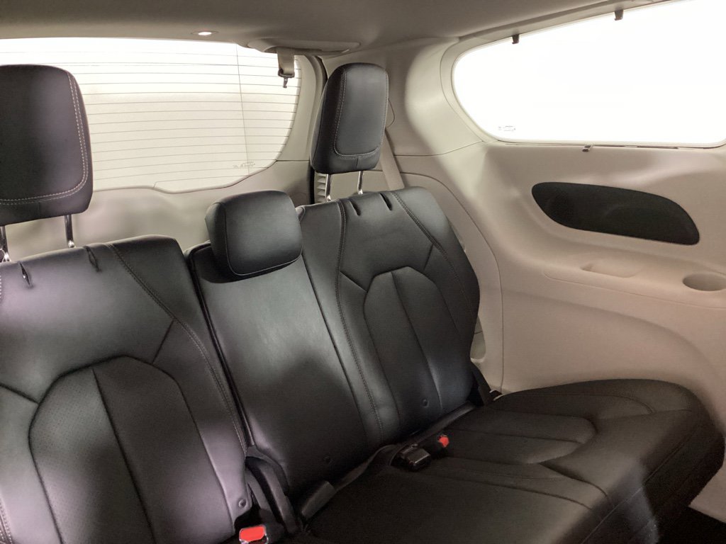 Used 2019 Chrysler Pacifica Touring-L Plus w/ Tire & Wheel Group image 12