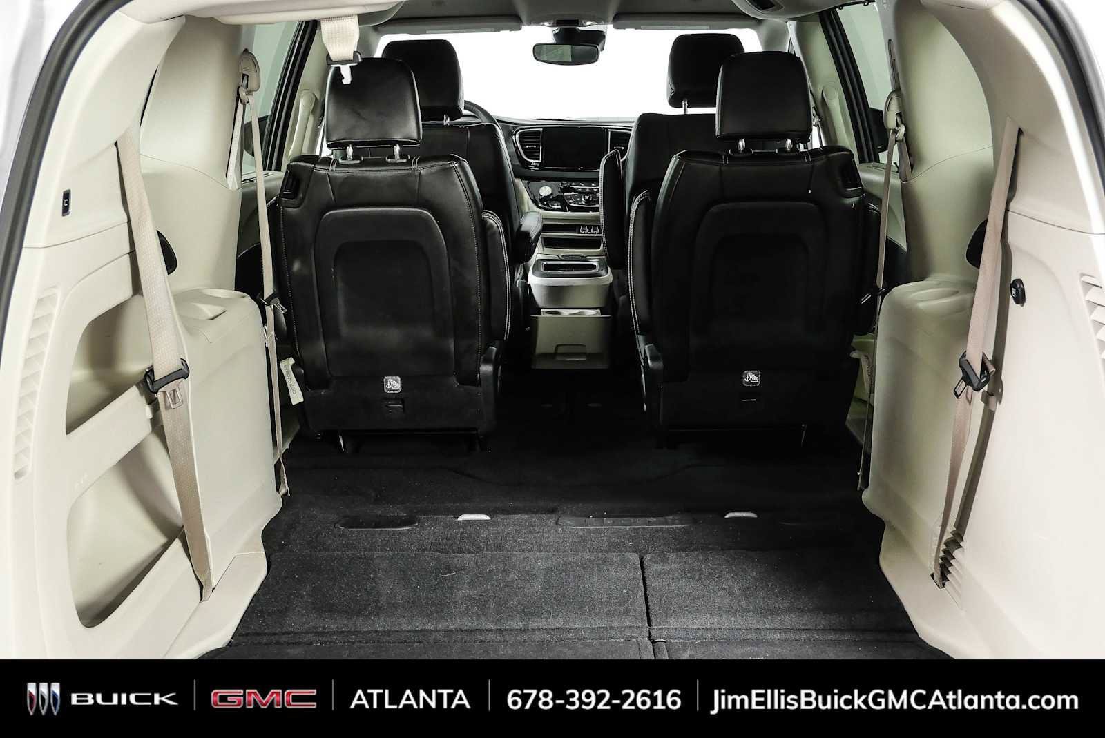 Used 2024 Chrysler Pacifica Touring-L FWD image 31