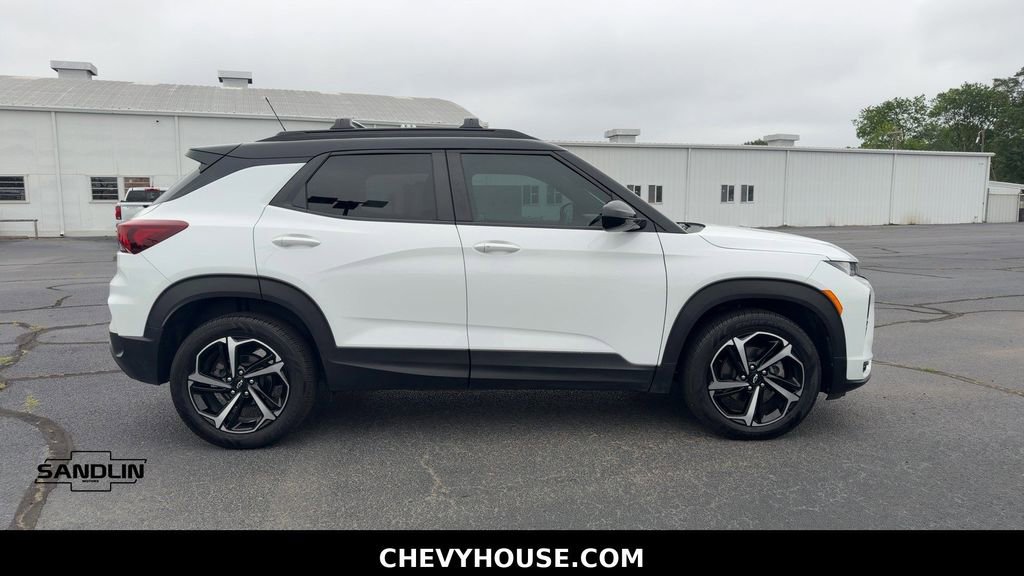 Used 2021 Chevrolet TrailBlazer RS w/ Technology Package FWD image 3