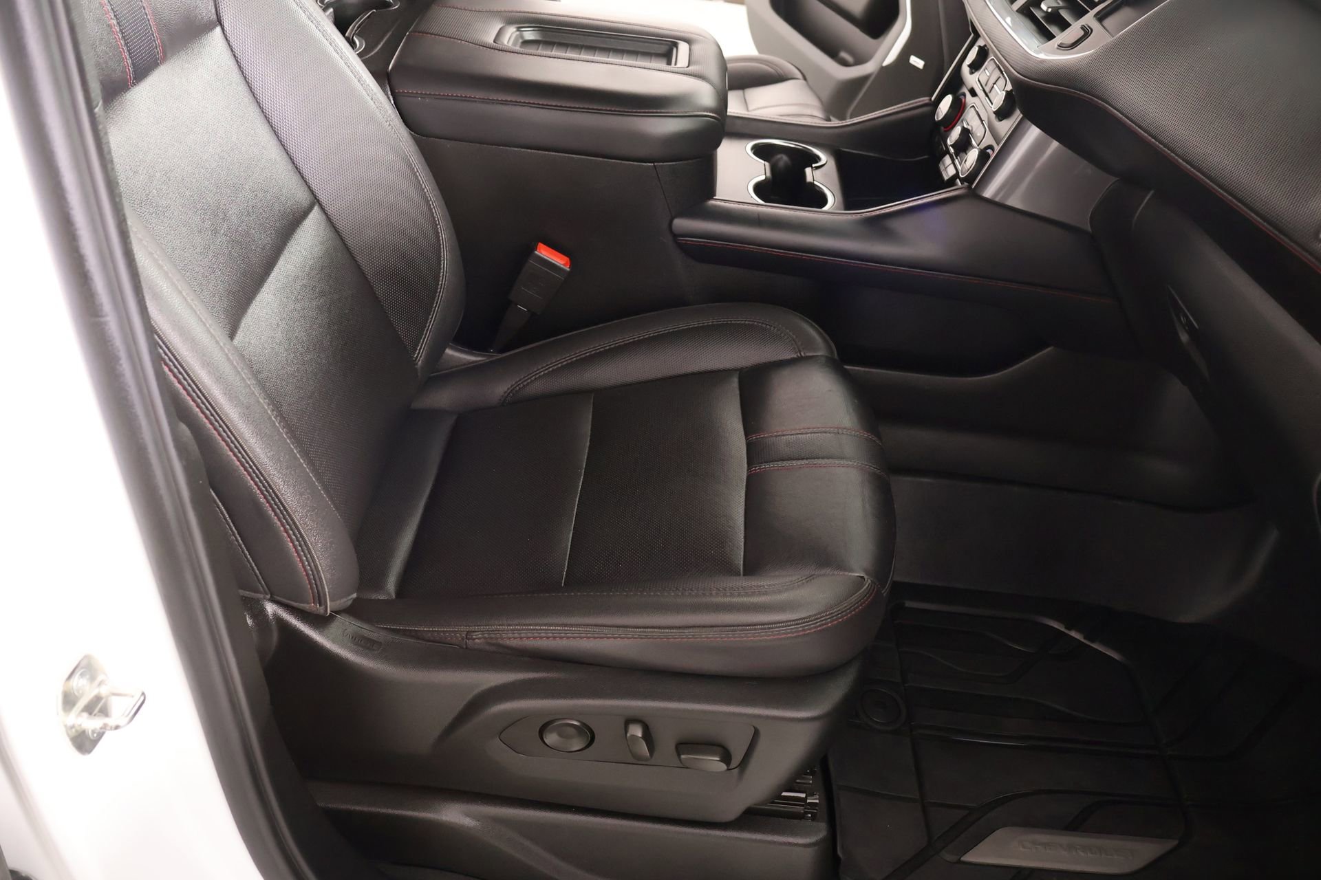 Used 2024 Chevrolet Suburban RST w/ Luxury Package RWD image 14