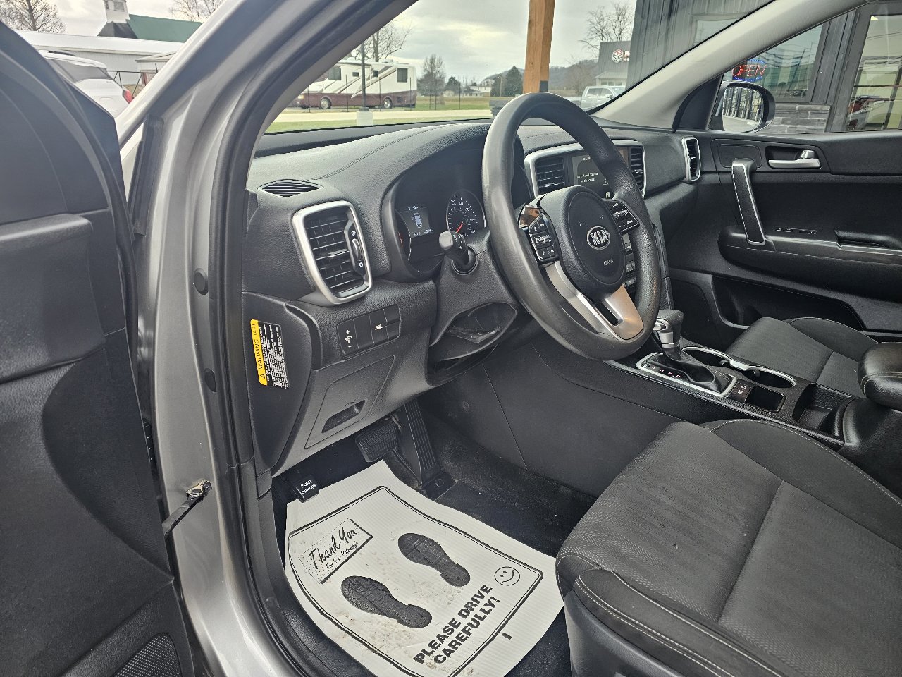 Used 2020 Kia Sportage LX image 9