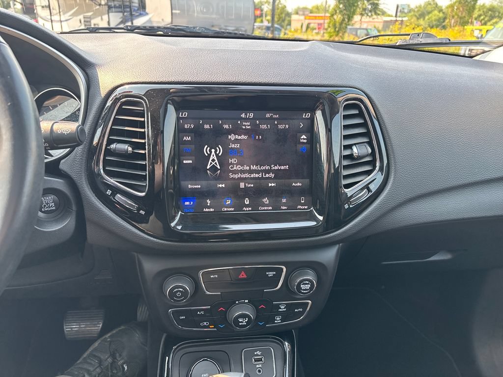 Used 2018 Jeep Compass Limited w/ Navigation Group AWD/4WD image 23