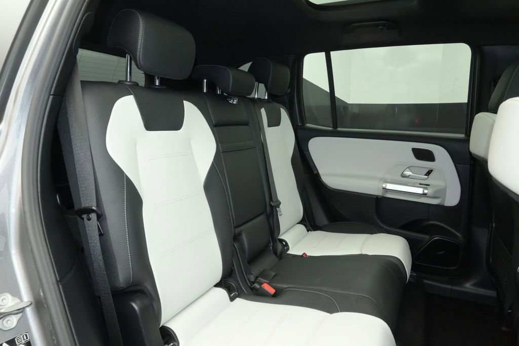 Used 2021 Mercedes-Benz GLB 250 4MATIC image 23