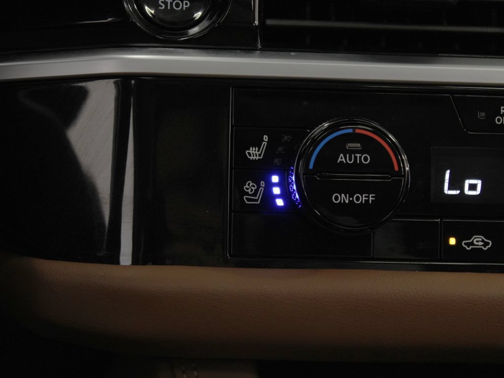 Used 2025 Nissan Pathfinder Platinum w/ Cargo Package FWD image 28