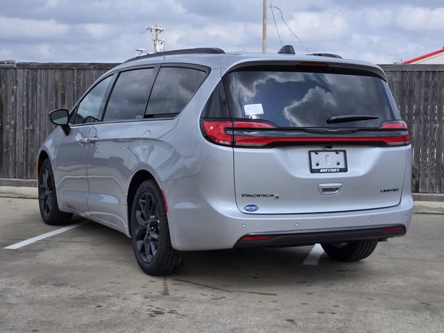 New 2026 Chrysler Pacifica Limited w/ Uconnect Theater Family Group FWD image 3