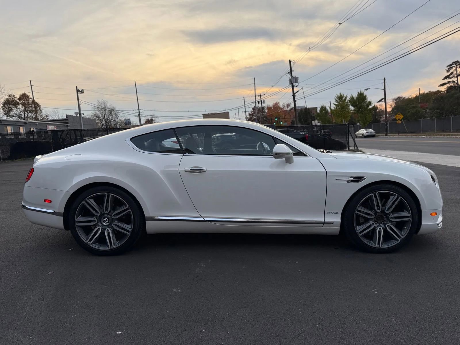 Used 2017 Bentley Continental GT image 4