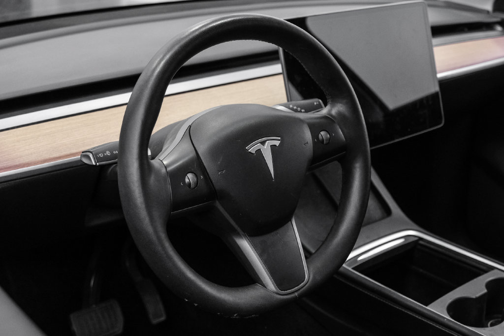 Used 2021 Tesla Model Y Long Range AWD/4WD image 16