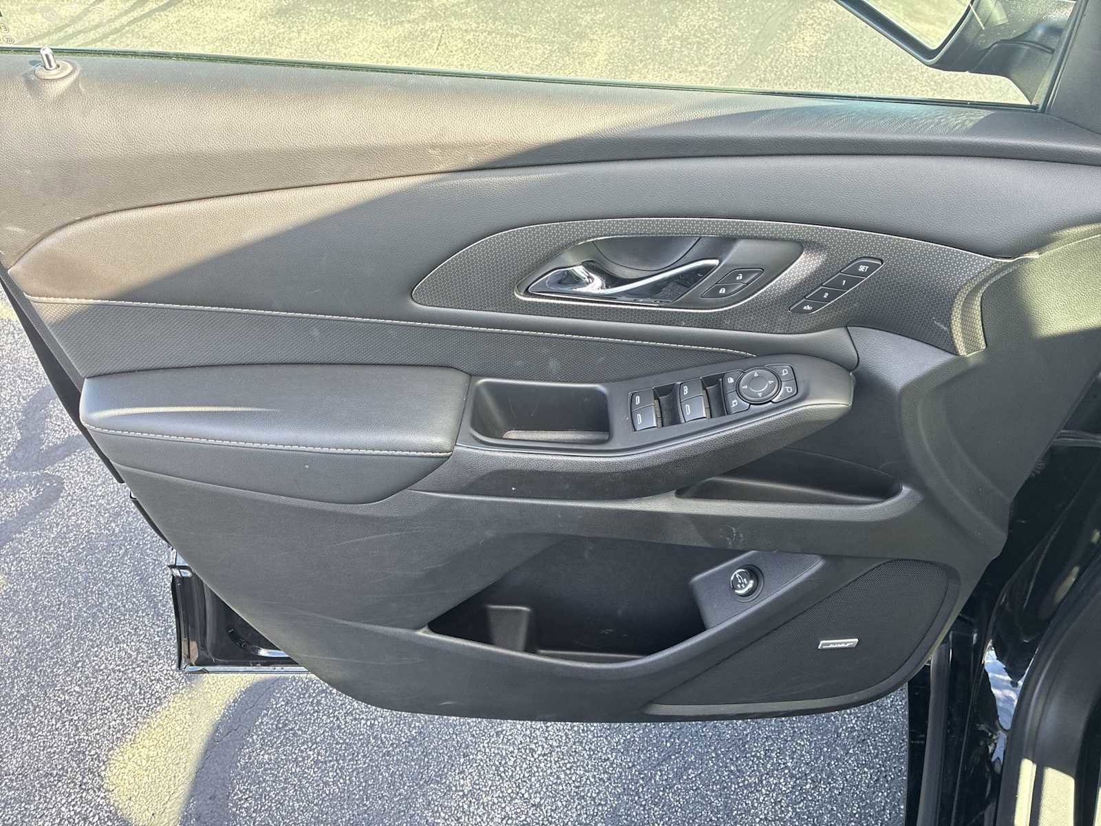 Used 2022 Chevrolet Traverse Premier image 23