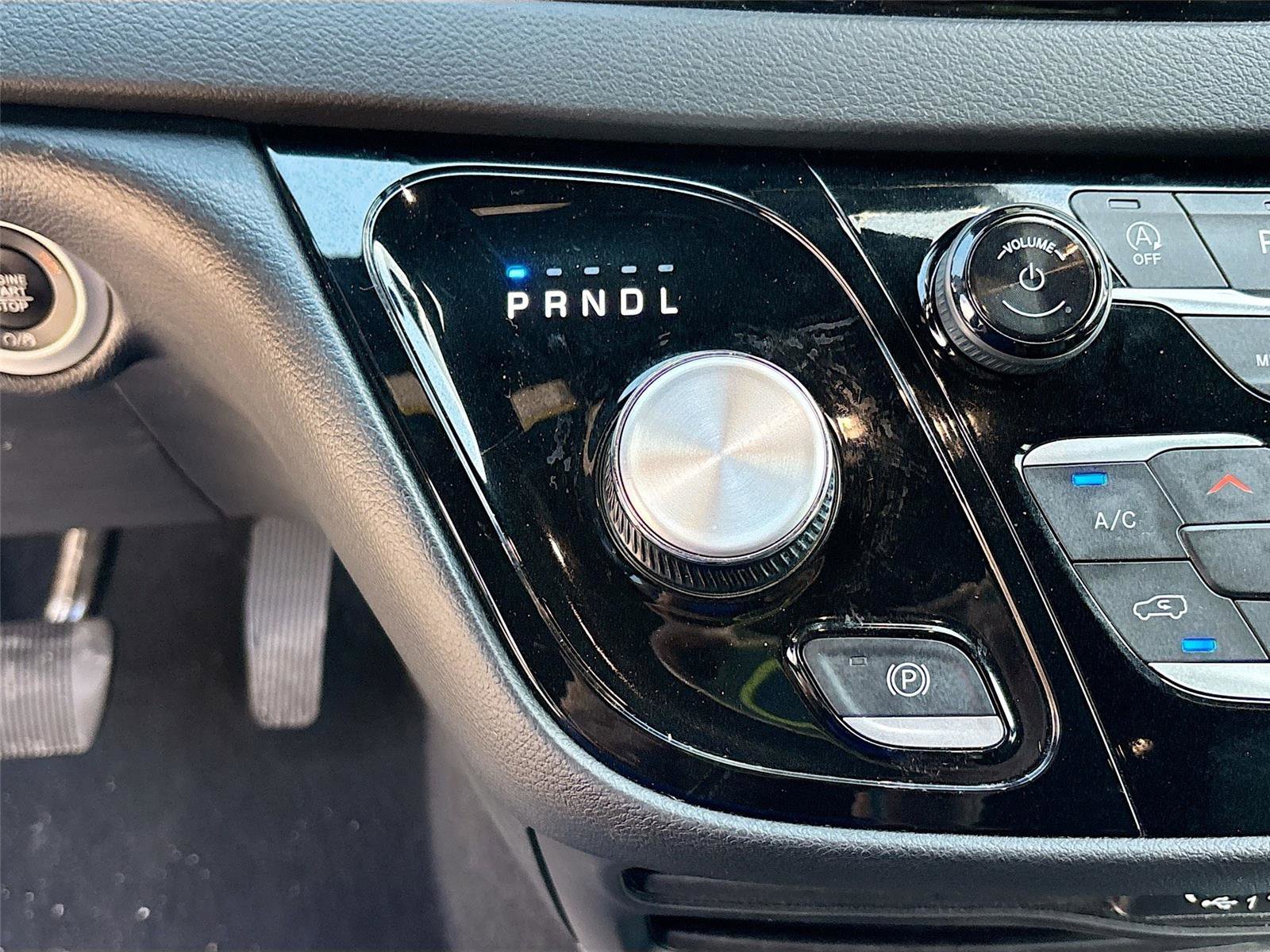 Used 2025 Chrysler Pacifica Select FWD image 16