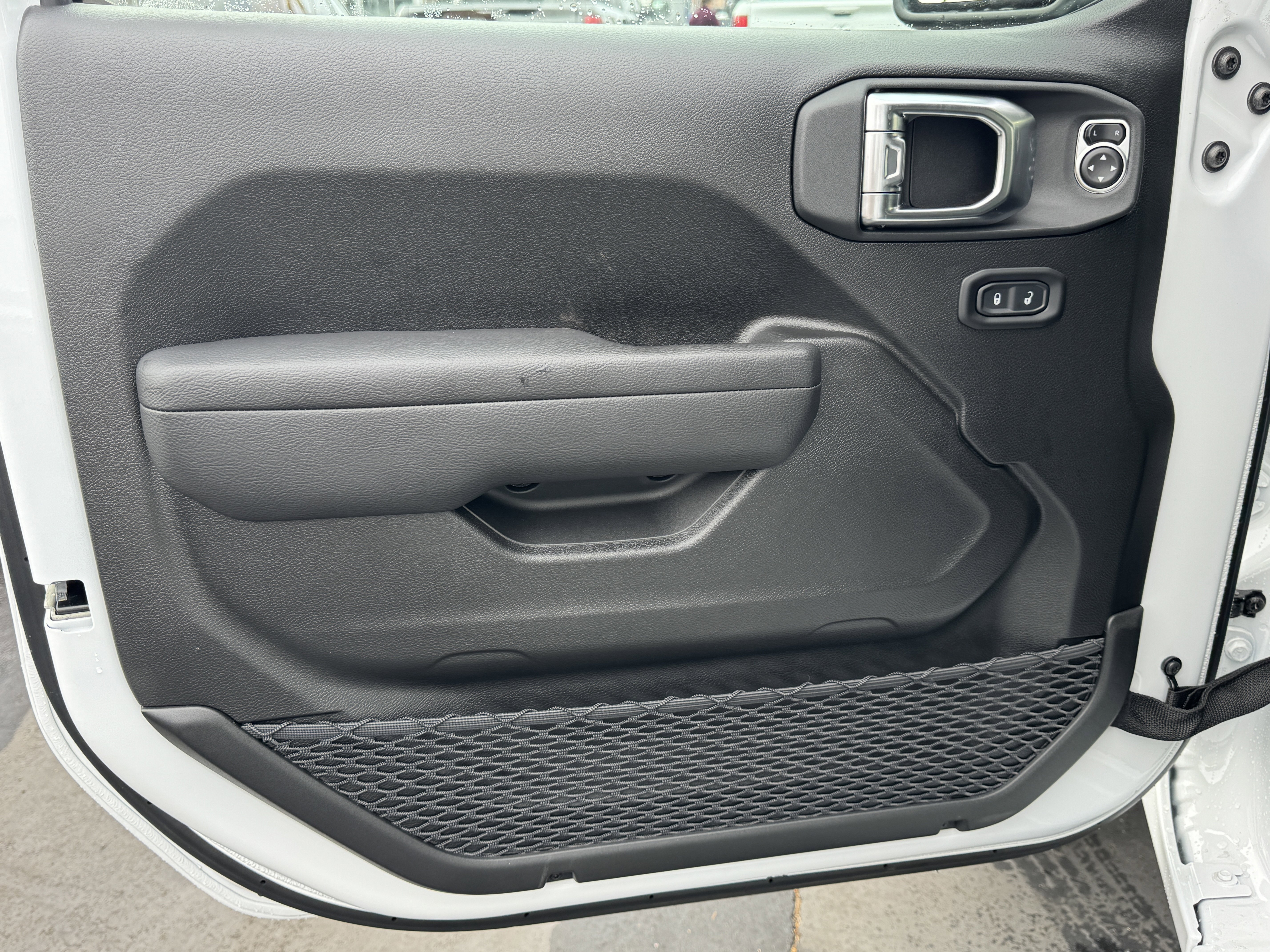 New 2025 Jeep Gladiator Sport image 16