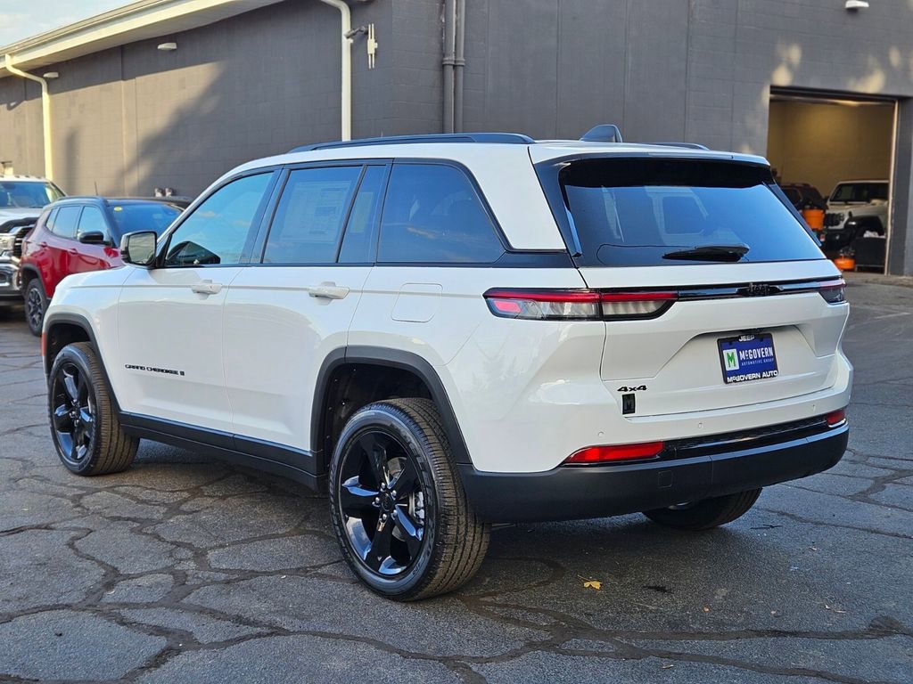 New 2025 Jeep Grand Cherokee Altitude image 3