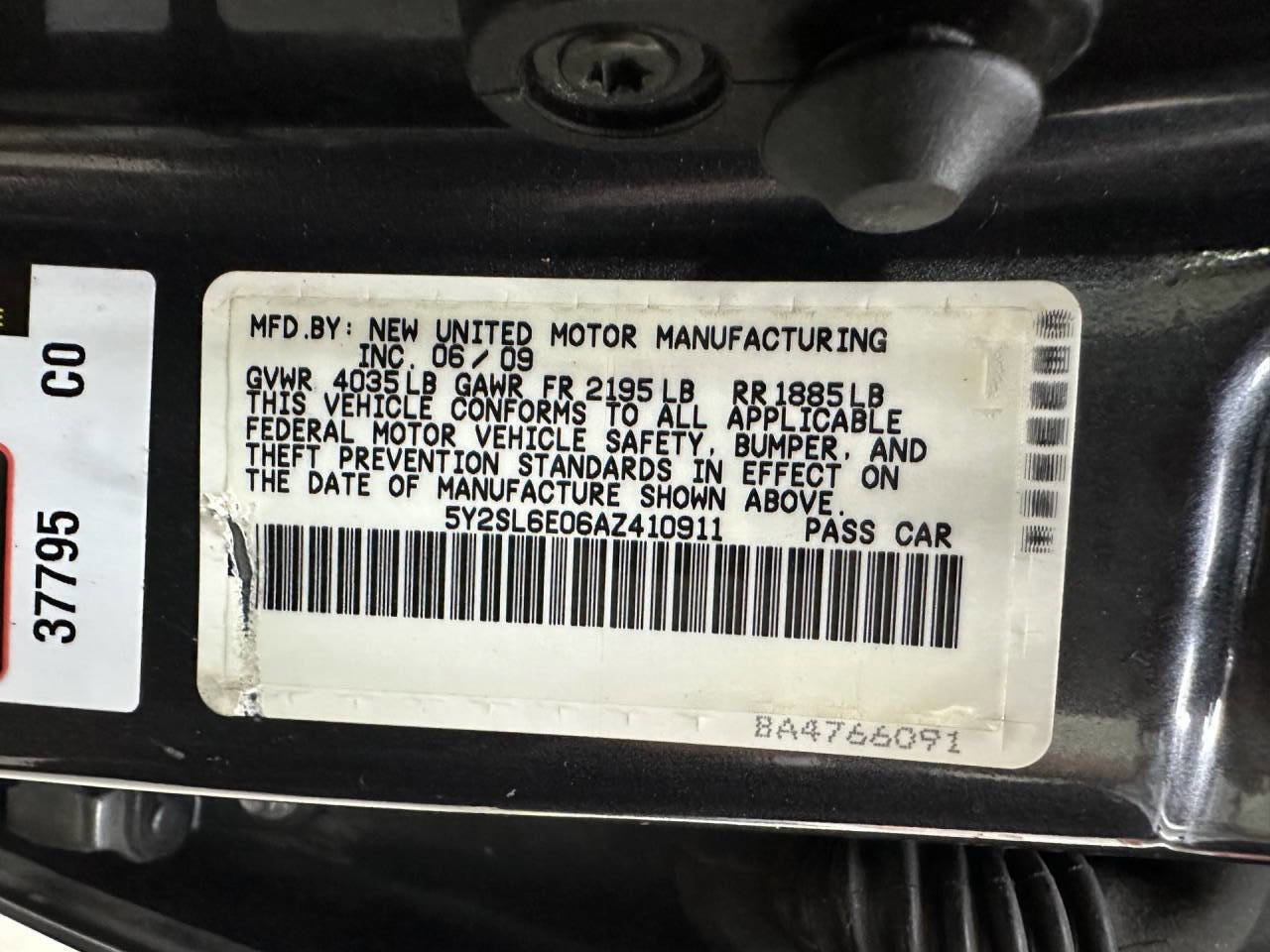 Used 2010 Pontiac Vibe w/ Sun and Wheels Package image 26