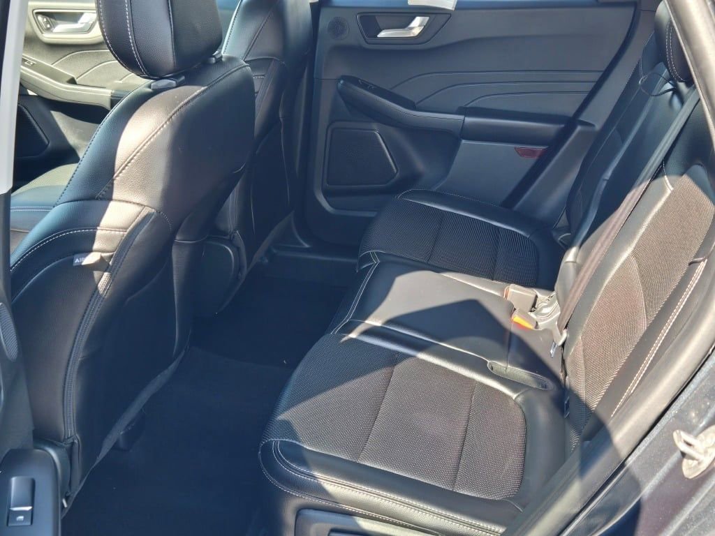 Used 2022 Ford Escape SEL w/ Technology Package image 18