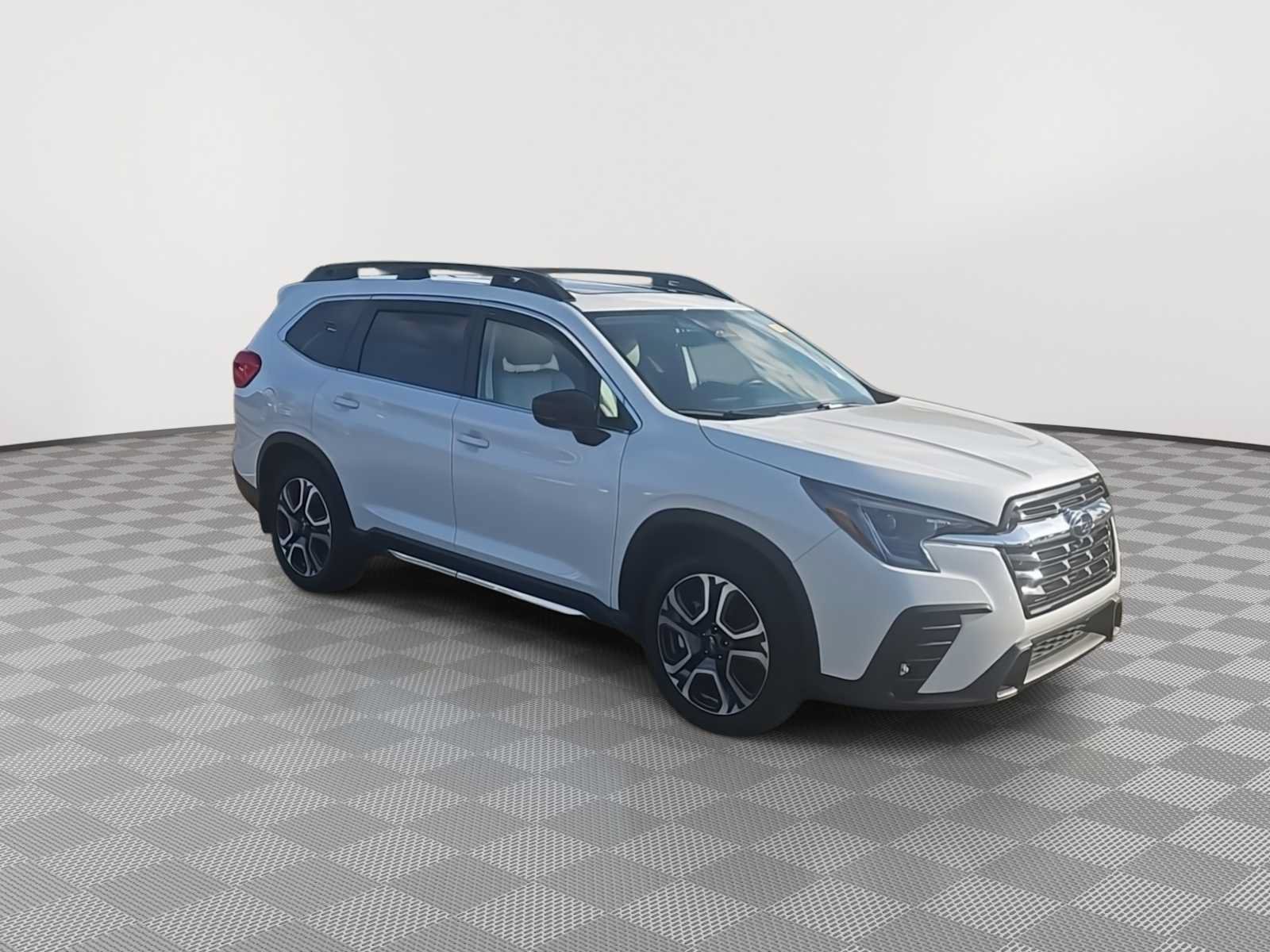 Used 2024 Subaru Ascent Limited w/ Technology Package AWD/4WD image 2