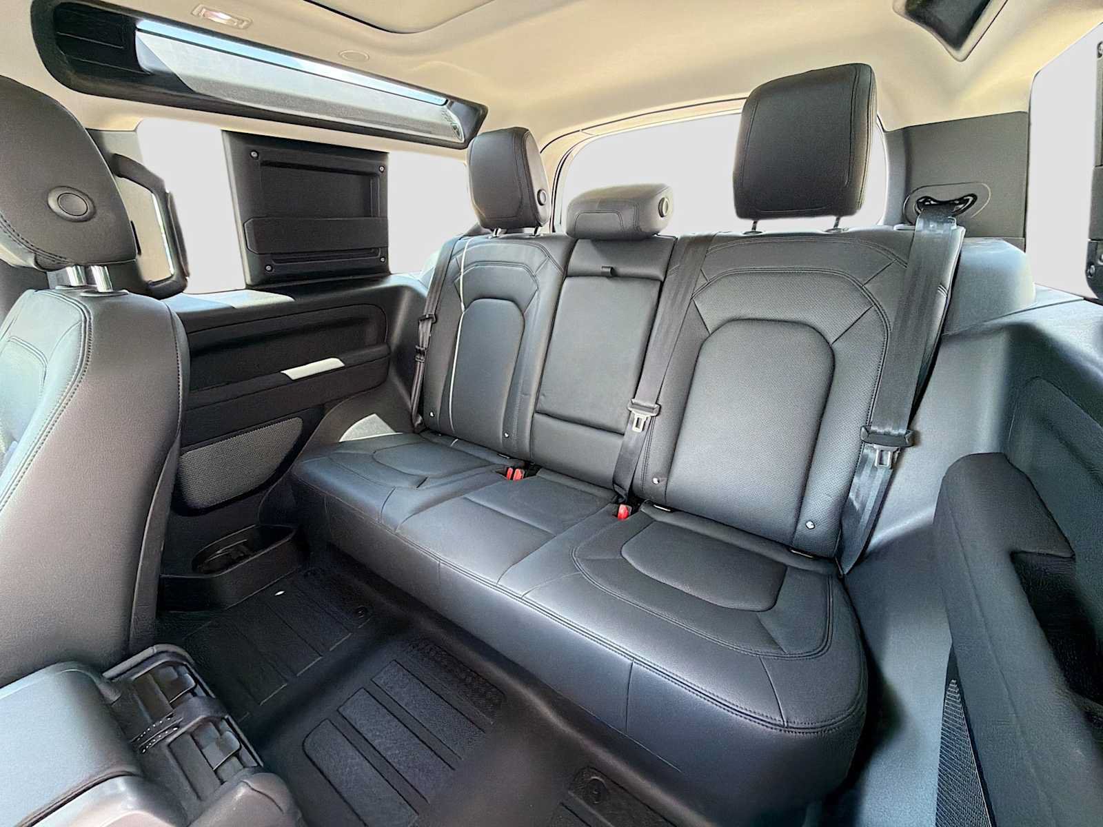 Certified 2023 Land Rover Defender 90 S AWD/4WD image 15