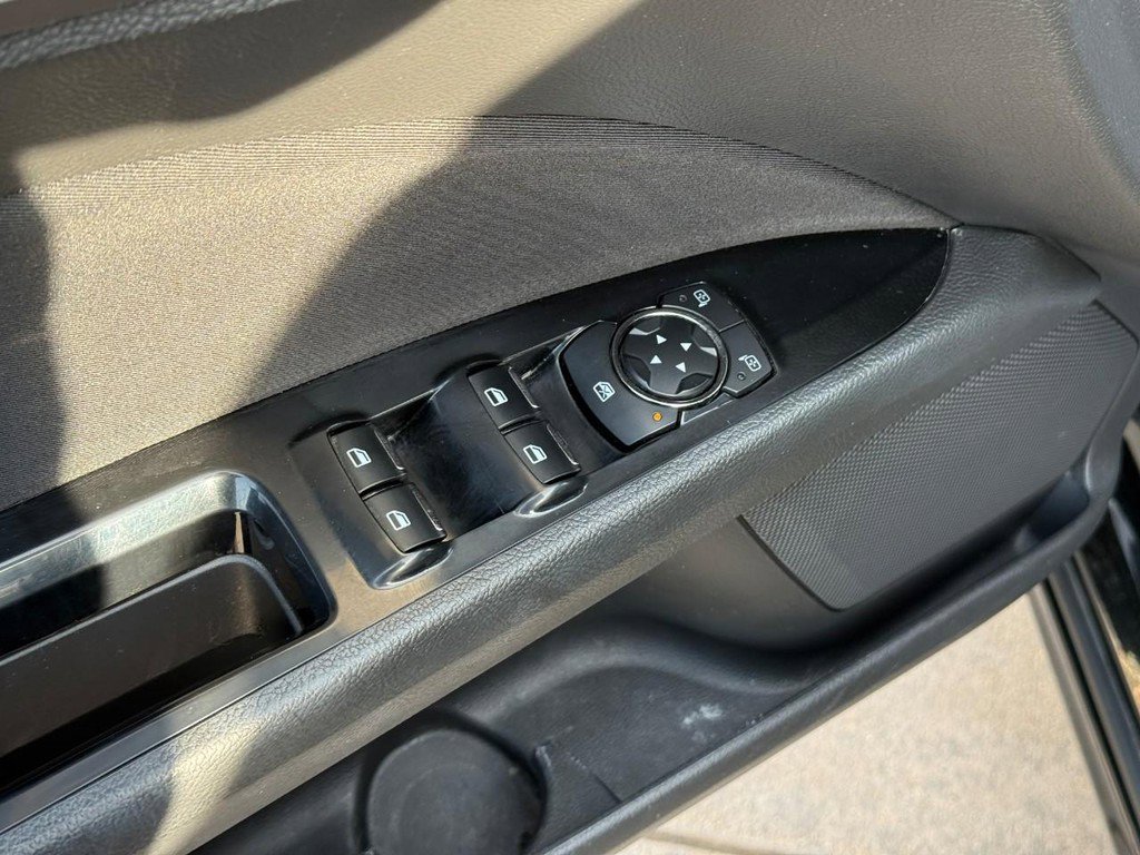 Used 2016 Ford Fusion SE image 18