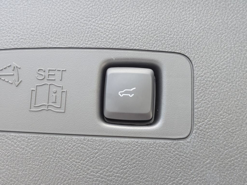 Certified 2024 Lincoln Corsair FWD w/ Equipment Group 101A image 14