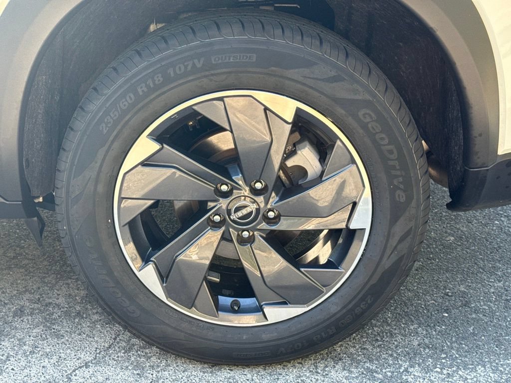 Certified 2025 Nissan Rogue SV FWD image 13