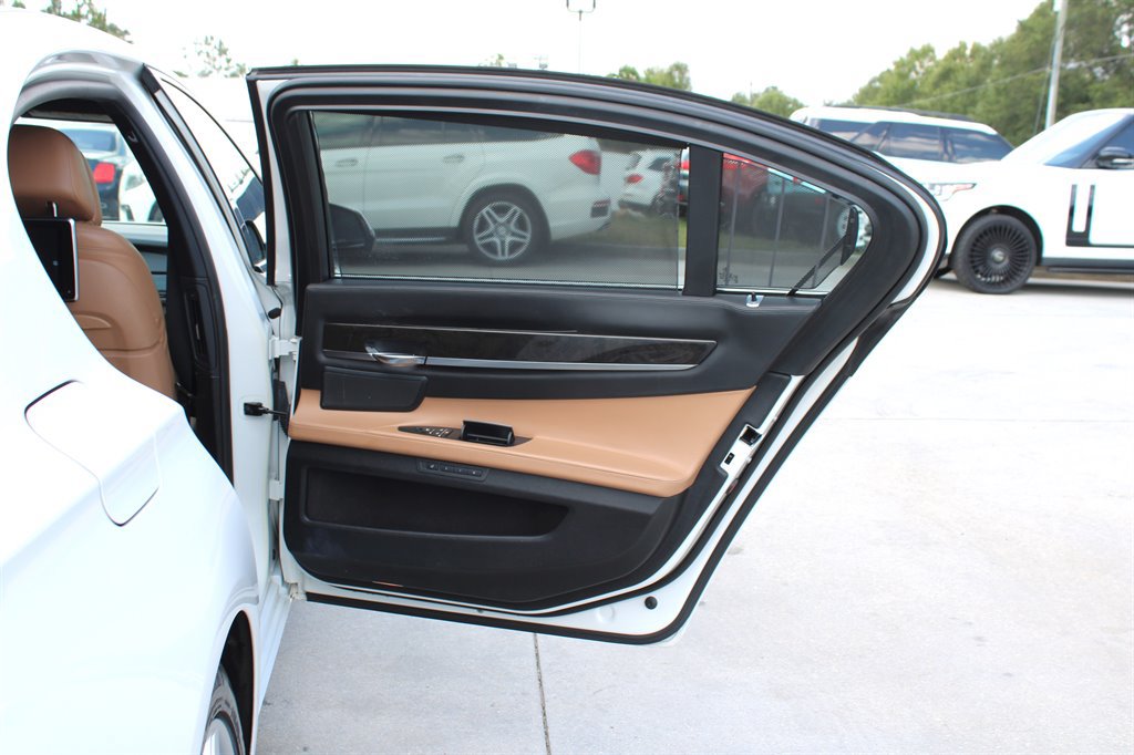 Used 2013 BMW 750Li RWD image 37