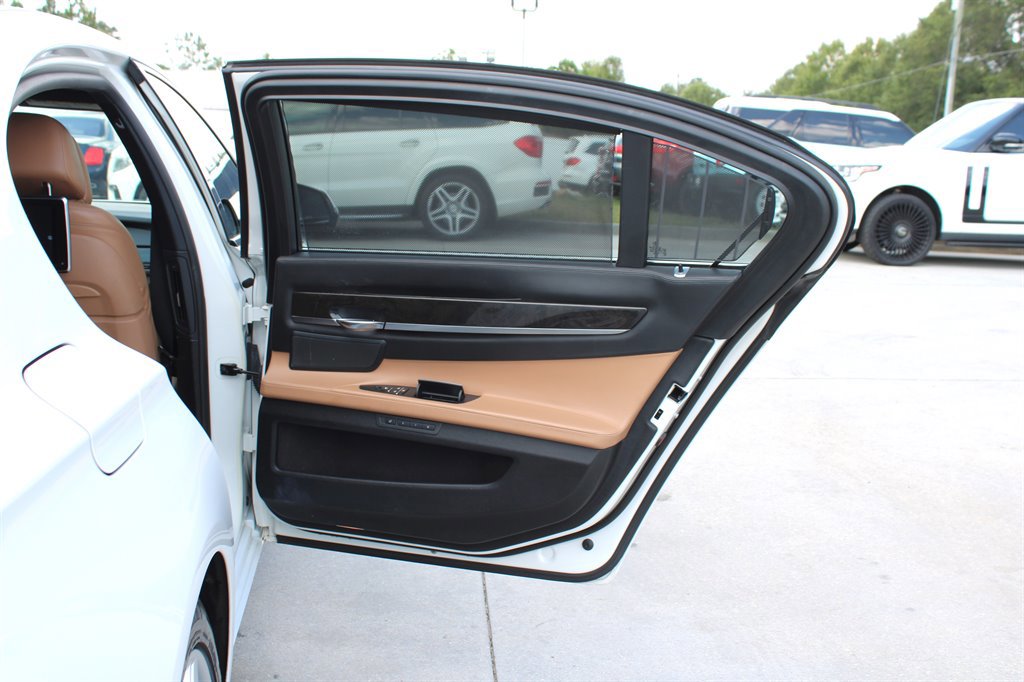 Used 2013 BMW 750Li RWD image 37