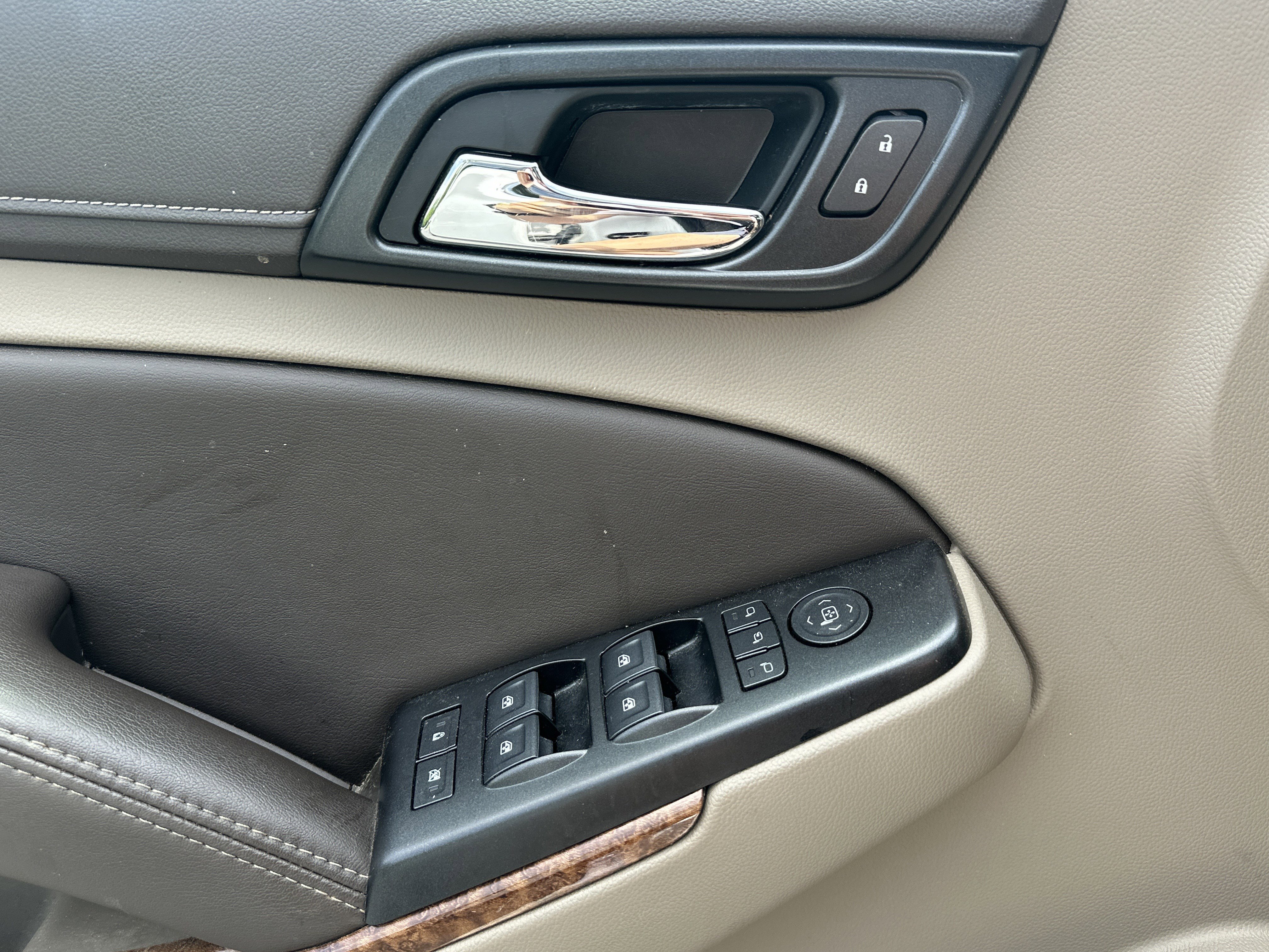 Used 2018 Chevrolet Suburban Premier RWD image 10