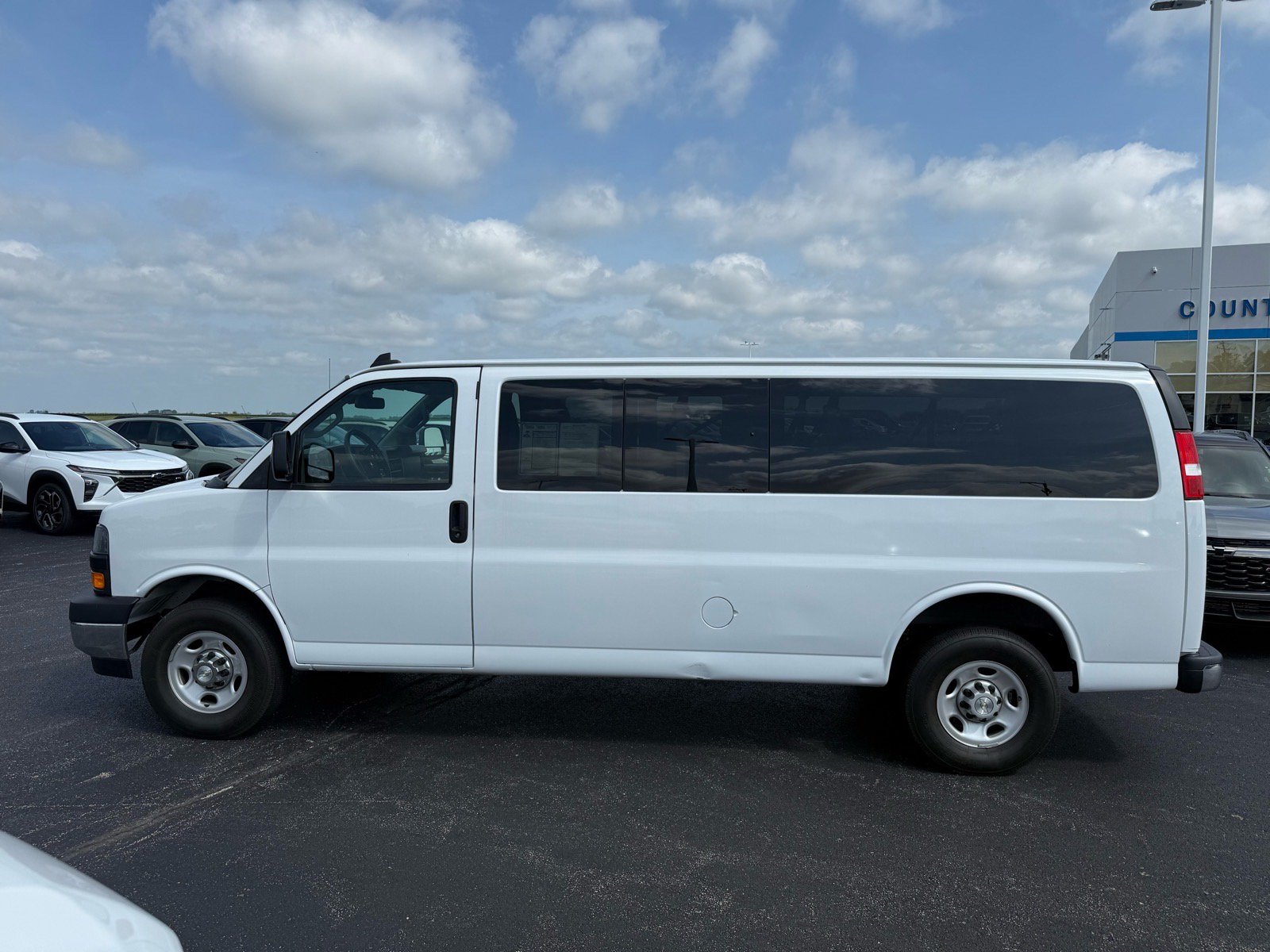 Used 2023 Chevrolet Express 3500 LT w/ LT Preferred Equipment Group RWD video 2