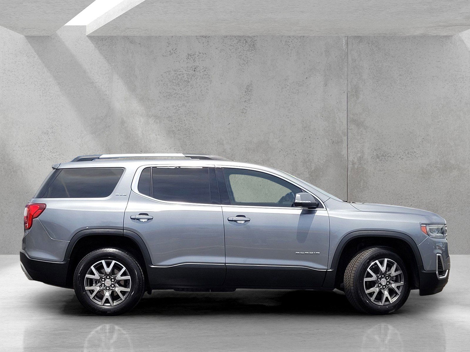 Used 2021 GMC Acadia SLE w/ Driver Convenience Package FWD image 3