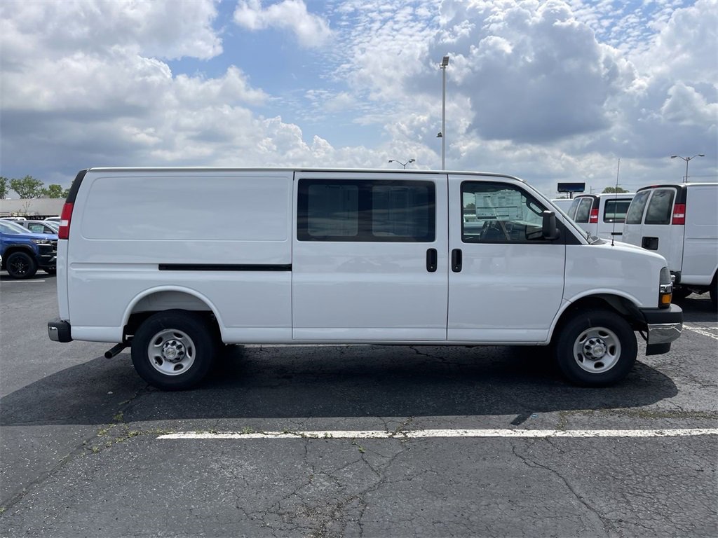 New 2025 Chevrolet Express 3500 Extended w/ Driver Convenience Package image 5