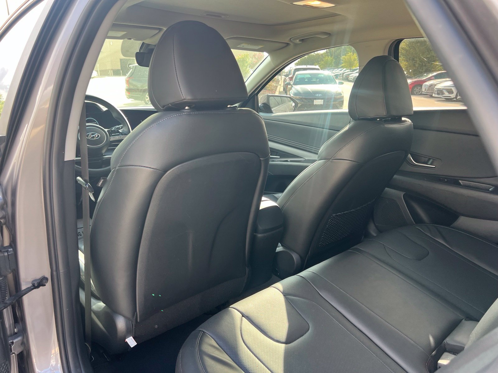 Used 2022 Hyundai Elantra Limited FWD image 15