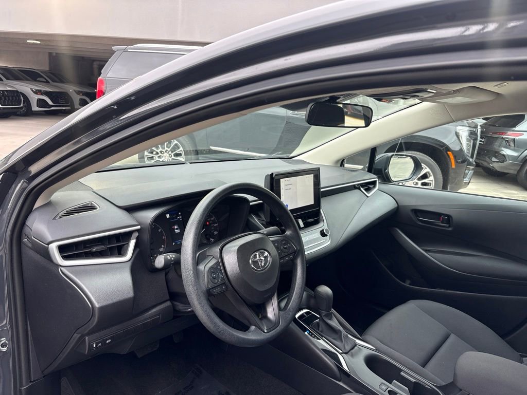 Used 2025 Toyota Corolla LE FWD image 12