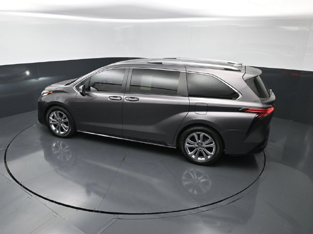 Used 2022 Toyota Sienna Platinum FWD image 29