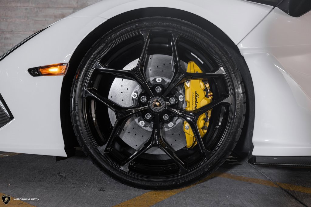 Used 2024 Lamborghini Revuelto image 5