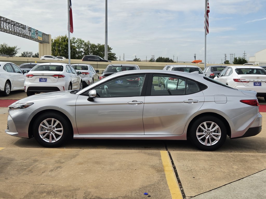 Used 2025 Toyota Camry LE FWD image 6