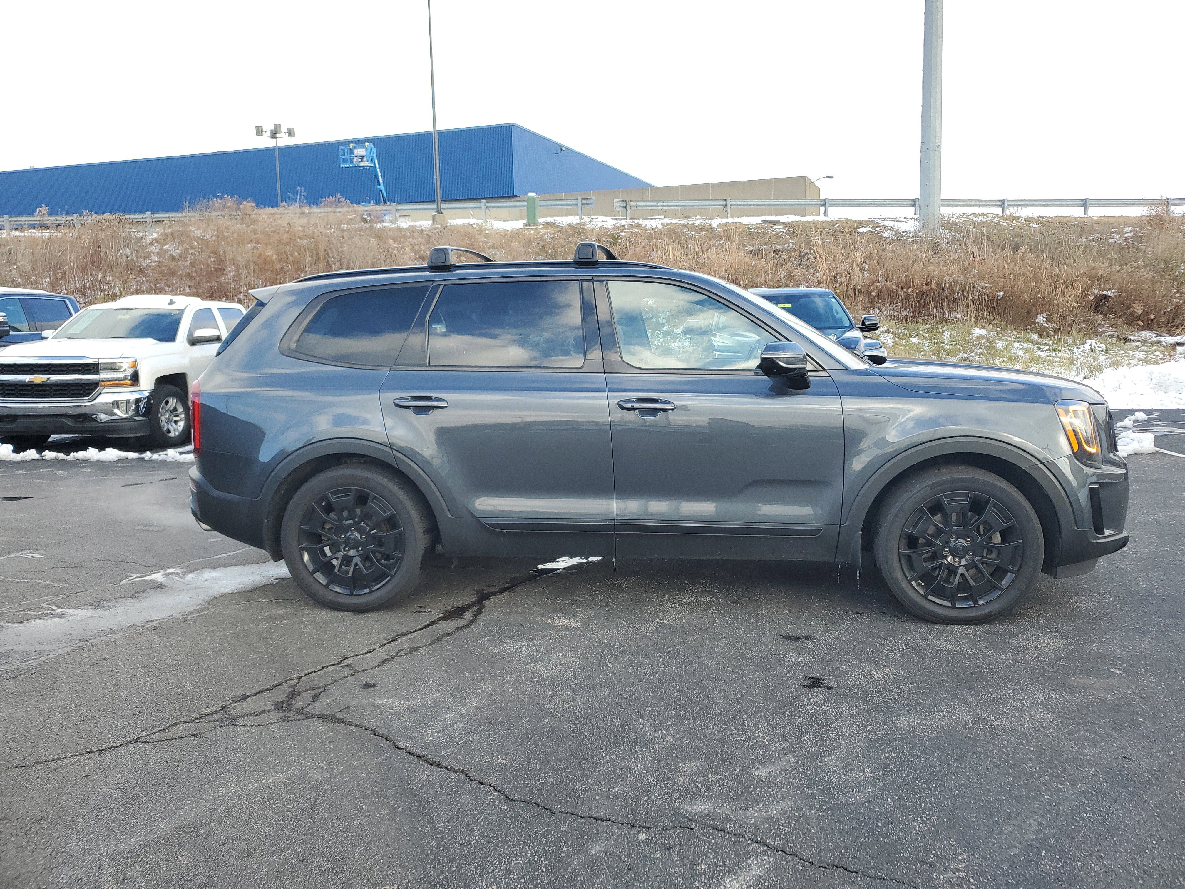 Used 2021 Kia Telluride SX w/ SX Prestige Package image 3