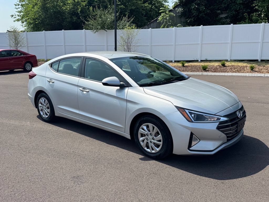 Used 2019 Hyundai Elantra SE FWD image 2