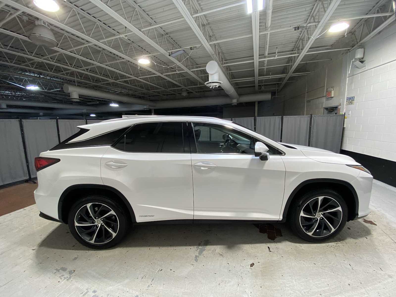 Used 2017 Lexus RX 450h AWD image 27