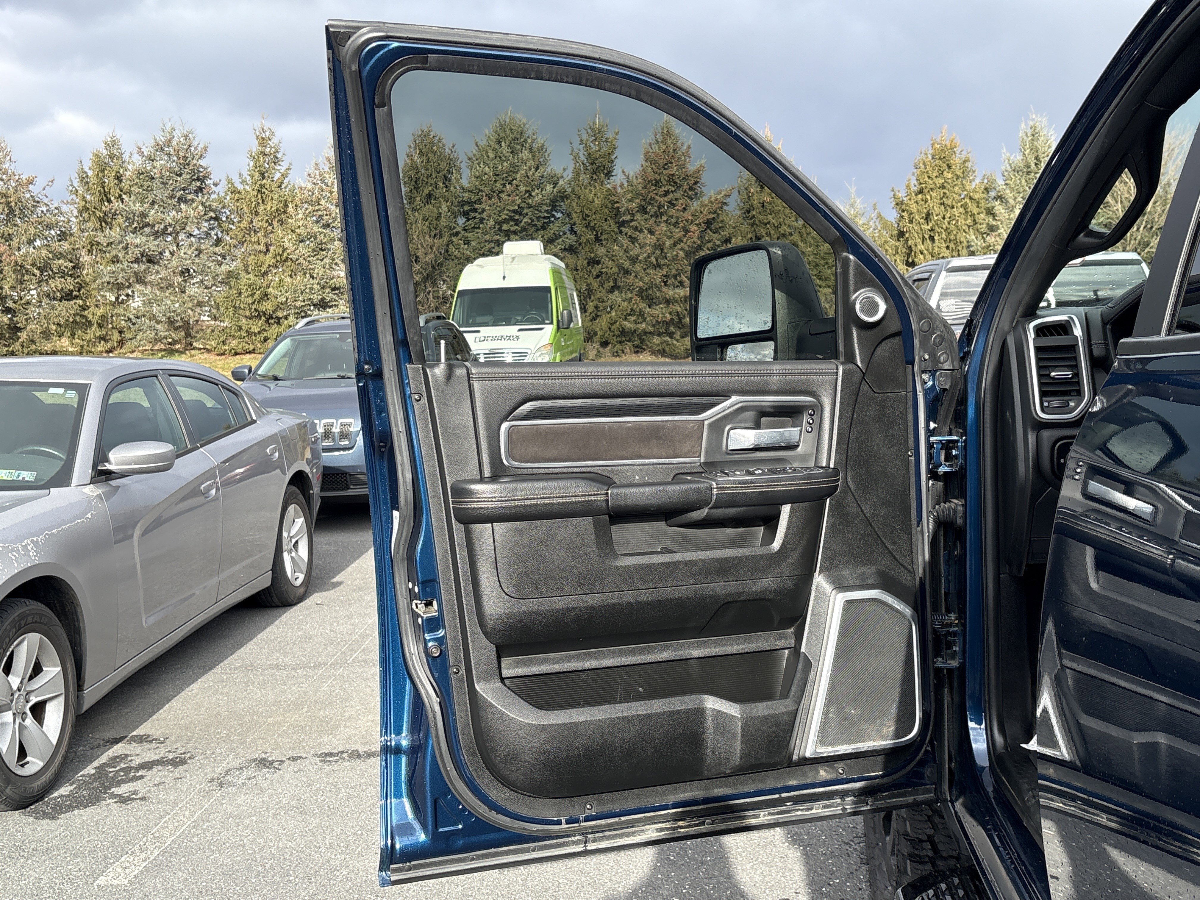 Used 2024 RAM 3500 Laramie w/ Night Edition image 14